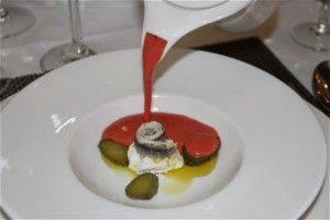 "Gazpacho de Fresas y Remolachas con Boquerones y Requesón". Blog Esteban Capdevila