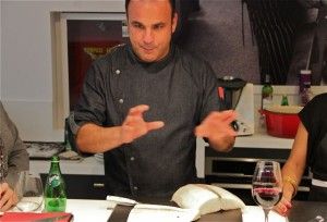 Ángel León cocinando tomaso. Blog Esteban Capdevila