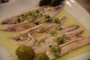 Boquerones en aceite de oliva encurtidos en vinagre de Casa Santoña. Blog Esteban Capdevila