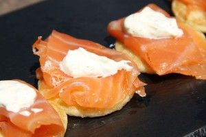 BLINIS CON SALMÓN EN EXQUISITUSS. BLOG ESTEBAN CAPDEVILA