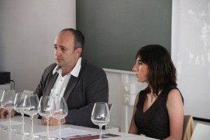 Maite Sánchez (Enóloga) y Álvaro García de Oteyza (Director Comercial) de Bodegas Arrayan