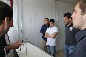 EQUIPO PACO RONCERO EN GRANJA CANTAGRULLAS ELABORANDO QUESO. BLOG ESTEBAN CAPDEVILA