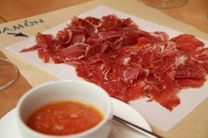 JAMÓN Y LOMO IBÉRICO CON TOMATE. BLOG ESTEBAN CAPDEVILA