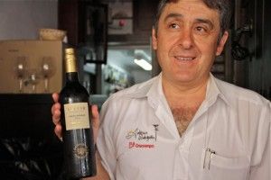 JULIO propietario del la Antigua Bodeguilla CON NECTAR DE GONZÁLEZ BYASS