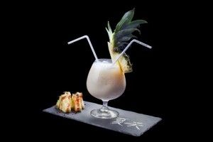 PIÑA COLADA (Zumo de piña, ron, Leche de coco). BLOG ESTEBAN CAPDEVILA