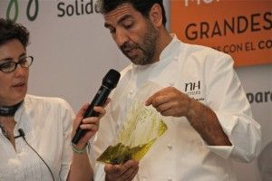 PACO RONCERO COCINA EN LA PRESENTACIÓN LIBRO RECETAS APARA UN MUNDO MEJOR. BLOG ESTEBAN CAPDEVILA