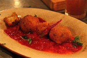 CRISPY TOMATO & MOZZARELLA RISOTTO BALLS, Restaurante Jamie´s Angel. Blog Esteban Capdevila 