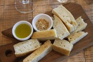 Focaccia, dukkah y salsa de aceite de oliva. Restaurante Grain Store. Blog Esteban Capdevila