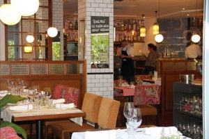 INTERIOR RESTAURANTE LA BOMBA BISTROT. BLOG ESTEBAN CAPDEVILA