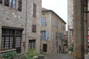 edificiosde la población de Cordes sur Ciel. blog Esteban Capdevila
