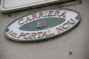 Placa de las calles de Castres en Occitano. Blog Esteban Capdevila