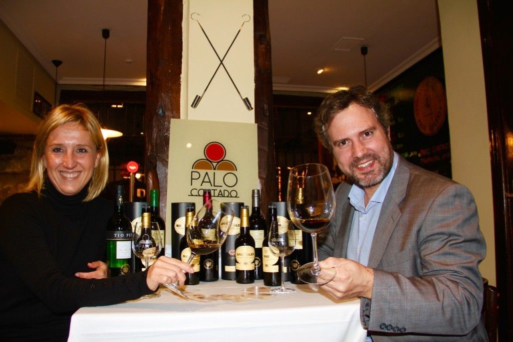 PAQUITA Y JUANMA EN PALO CORTADO VINOS GONZÁLEZ BYASS - 1