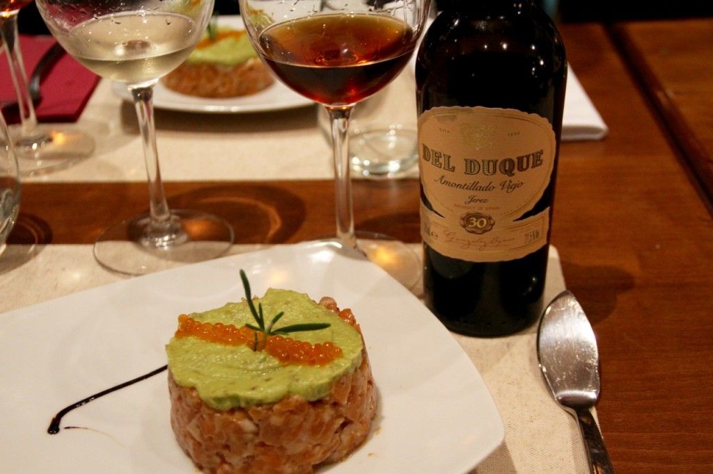 TARTAR DE SALMÓN Y AGUACATE CON DEL DUQUE EN PALO CORTADO VINOS GONZÁLEZ BYASS - 1