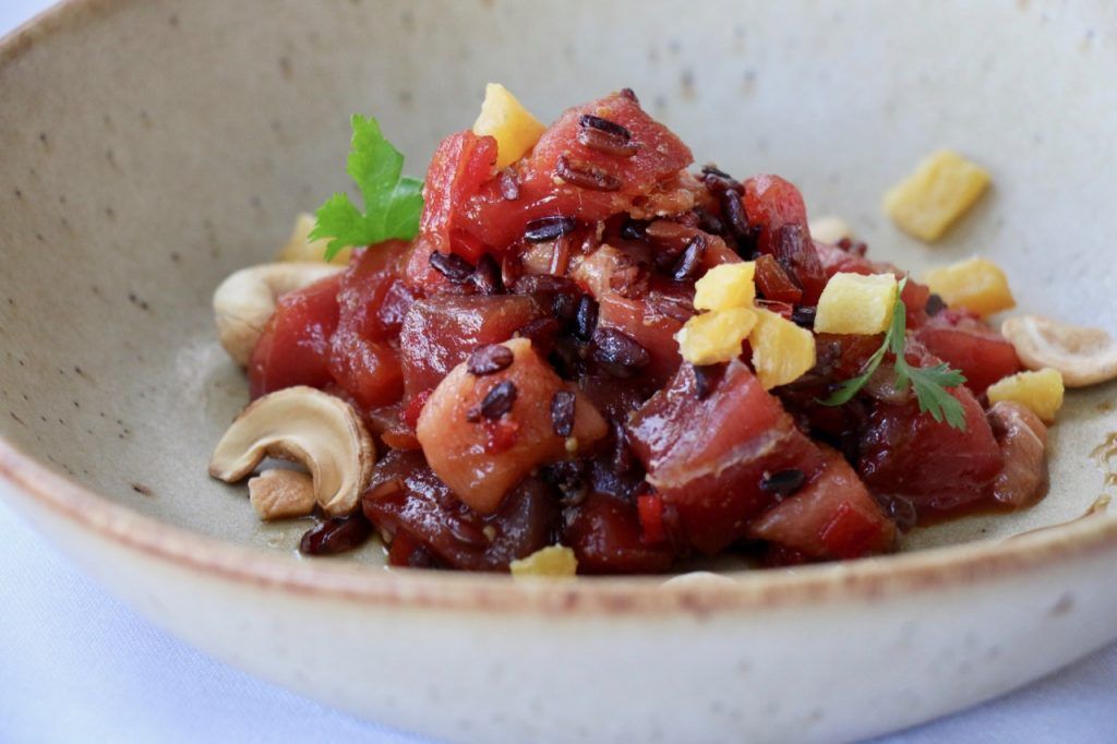 Poke de atún rojo Balfegó con arroz salvaje anacardo y piña 1 3