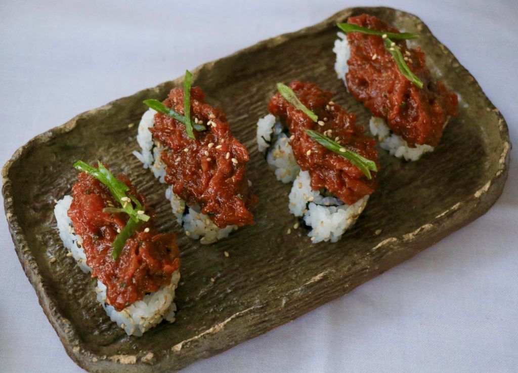 Uramaki de atún rojo Balfegó picante con pepino holandés 1 3